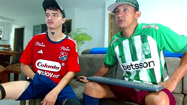 Snapshot of skinny23cm chatting on 02-04-25, 09:28 skinny23cm online show from 02-04-25, 09:28