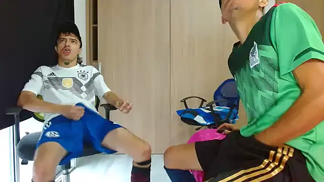 Snapshot of skinny23cm chatting on 02-05-25, 12:06 skinny23cm online show from 02-05-25, 12:06