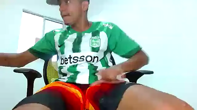 Snapshot of skinny23cm chatting on 03-01-25, 04:00 skinny23cm online show from 03-01-25, 04:00