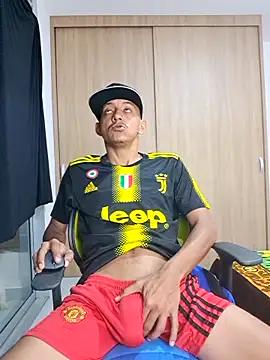 Snapshot of skinny23cm chatting on 03-11-25, 09:13 skinny23cm online show from 03-11-25, 09:13