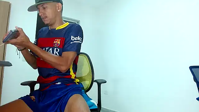 Snapshot of skinny23cm chatting on 03-13-25, 09:21 skinny23cm online show from 03-13-25, 09:21