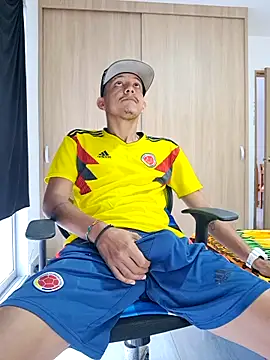 Snapshot of skinny23cm chatting on 03-17-25, 12:04 skinny23cm online show from 03-17-25, 12:04