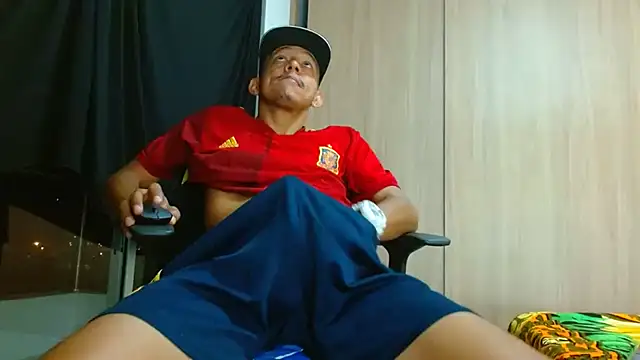 Snapshot of skinny23cm chatting on 03-18-25, 09:20 skinny23cm online show from 03-18-25, 09:20