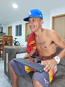 Snapshot of skinny23cm chatting on 03-20-25, 09:15 skinny23cm online show from 03-20-25, 09:15