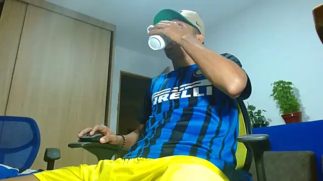 Snapshot of skinny23cm chatting on 09-16-25, 10:27 skinny23cm online show from 09-16-25, 10:27