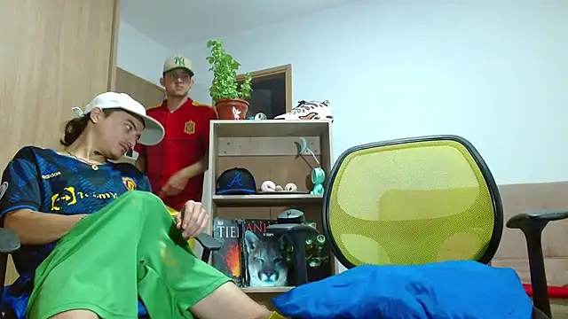 Snapshot of skinny23cm chatting on 10-18-25, 10:49 skinny23cm online show from 10-18-25, 10:49