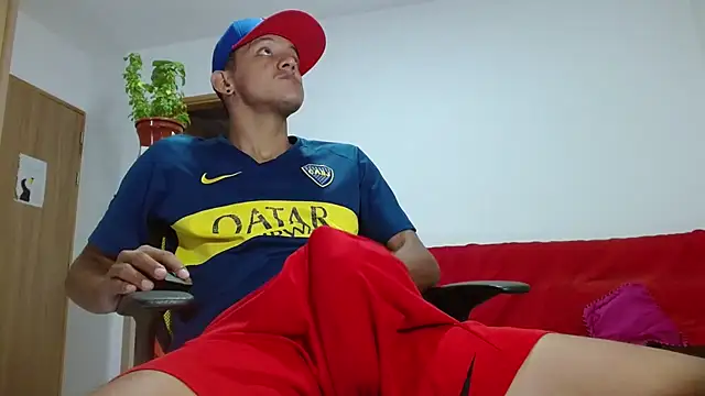 Snapshot of skinny23cm chatting on 10-21-25, 12:17 skinny23cm online show from 10-21-25, 12:17