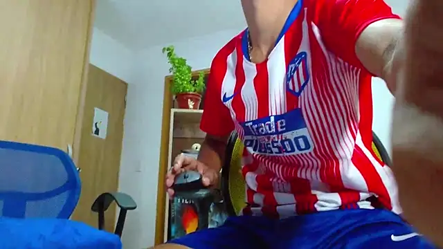 Snapshot of skinny23cm chatting on 10-28-25, 03:36 skinny23cm online show from 10-28-25, 03:36