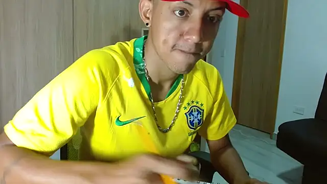 skinny23cm online show from 11-13-25, 11:53