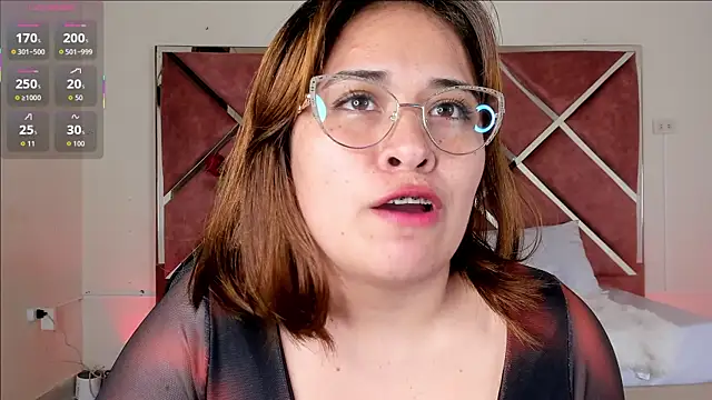 Snapshot of sara-lopez1 chatting on 09-22-25, 01:02 sara-lopez1 online show from 09-22-25, 01:02