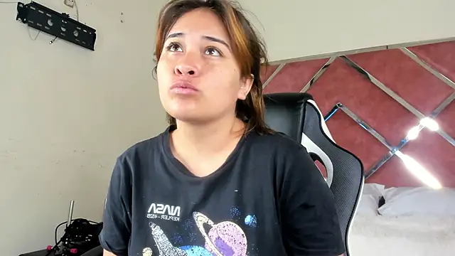 Snapshot of sara-lopez1 chatting on 09-24-25, 06:50 sara-lopez1 online show from 09-24-25, 06:50