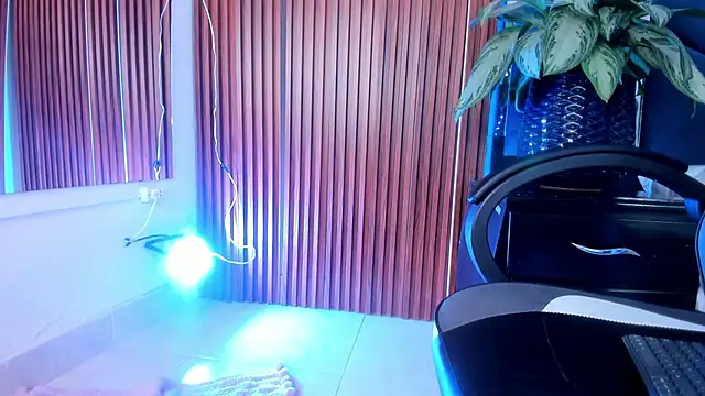 Snapshot of sara-lopez1 chatting on 10-23-25, 02:27 sara-lopez1 online show from 10-23-25, 02:27