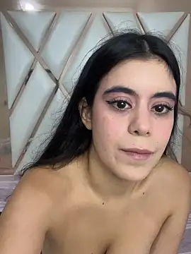 Snapshot of CoralineRusso1 chatting on 10-23-25, 06:34 CoralineRusso1 online show from 10-23-25, 06:34