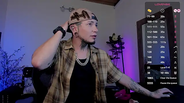 Snapshot of tyler_jones_ chatting on 02-25-26, 05:06 tyler jones online show from 02-25-26, 05:06