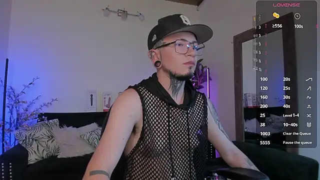 Snapshot of tyler_jones_ chatting on 02-27-26, 01:44 tyler jones online show from 02-27-26, 01:44