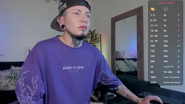 Snapshot of tyler_jones_ chatting on 03-05-26, 01:18 tyler jones online show from 03-05-26, 01:18