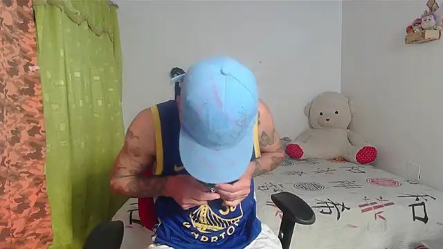 Snapshot of kilyan--x_x chatting on 10-21-25, 09:32 kilyan--x x online show from 10-21-25, 09:32