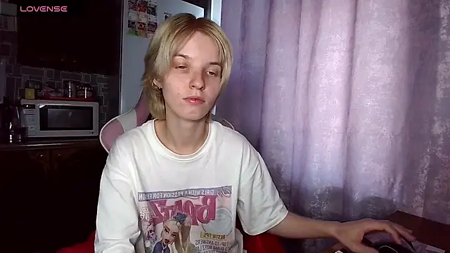 Madelaineses online show from 07-15-26, 05:12
