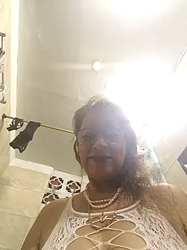 Snapshot of MaryeLunna chatting on 11-01-25, 11:12 MaryeLunna online show from 11-01-25, 11:12