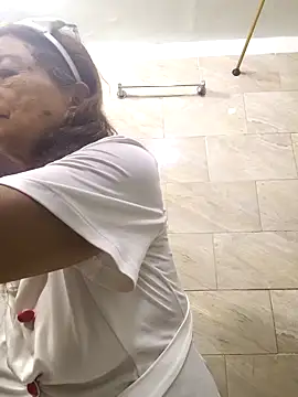 Snapshot of MaryeLunna chatting on 12-22-25, 11:40 MaryeLunna online show from 12-22-25, 11:40