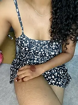 Snapshot of Tamilpallavi chatting on 10-31-25, 11:33 Tamilpallavi online show from 10-31-25, 11:33