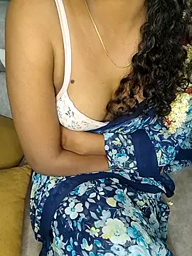 Snapshot of Tamilpallavi chatting on 11-17-25, 02:23 Tamilpallavi online show from 11-17-25, 02:23