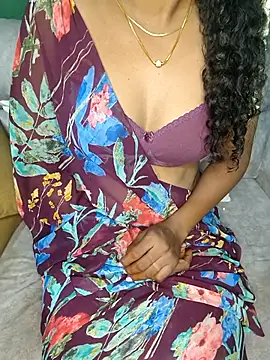 Snapshot of Tamilpallavi chatting on 11-18-25, 03:16 Tamilpallavi online show from 11-18-25, 03:16