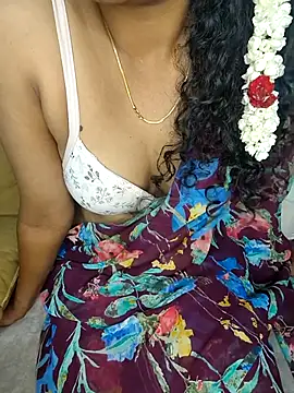 Snapshot of Tamilpallavi chatting on 11-22-25, 11:09 Tamilpallavi online show from 11-22-25, 11:09