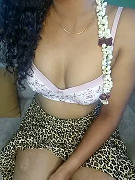 Snapshot of Tamilpallavi chatting on 12-17-25, 07:47 Tamilpallavi online show from 12-17-25, 07:47