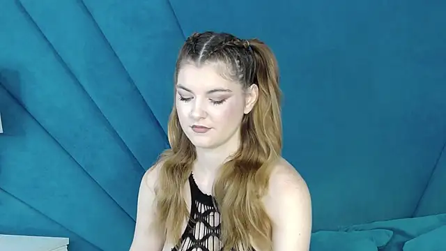Snapshot of Evelisse chatting on 07-24-26, 04:21 Evelisse online show from 07-24-26, 04:21