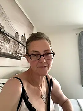 Curvy-Jinx online show from 10-19-25, 01:34