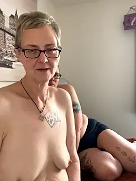 Snapshot of Curvy-Jinx chatting on 12-05-25, 10:02 Curvy-Jinx online show from 12-05-25, 10:02