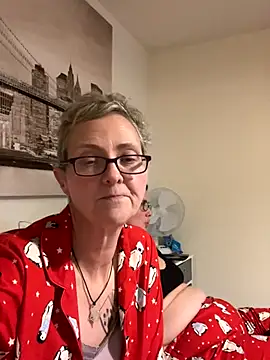 Snapshot of Curvy-Jinx chatting on 12-14-25, 08:35 Curvy-Jinx online show from 12-14-25, 08:35