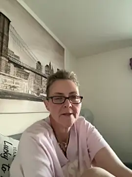 Snapshot of Curvy-Jinx chatting on 01-07-26, 08:28 Curvy-Jinx online show from 01-07-26, 08:28