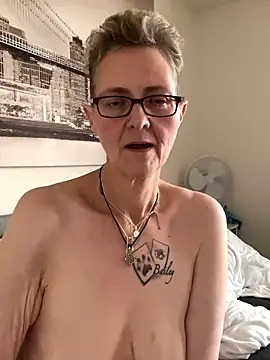 Snapshot of Curvy-Jinx chatting on 01-08-26, 10:06 Curvy-Jinx online show from 01-08-26, 10:06