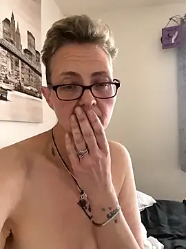 Snapshot of Curvy-Jinx chatting on 01-09-26, 10:18 Curvy-Jinx online show from 01-09-26, 10:18