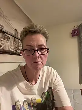 Snapshot of Curvy-Jinx chatting on 01-15-26, 08:30 Curvy-Jinx online show from 01-15-26, 08:30