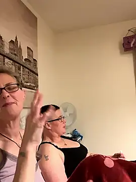 Snapshot of Curvy-Jinx chatting on 01-17-26, 08:45 Curvy-Jinx online show from 01-17-26, 08:45