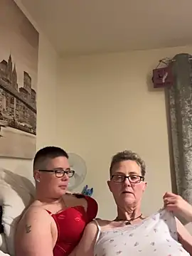 Snapshot of Curvy-Jinx chatting on 02-01-26, 08:18 Curvy-Jinx online show from 02-01-26, 08:18