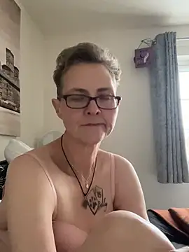 Snapshot of Curvy-Jinx chatting on 02-02-26, 08:35 Curvy-Jinx online show from 02-02-26, 08:35