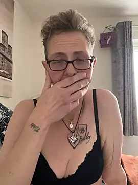 Snapshot of Curvy-Jinx chatting on 02-05-26, 11:59 Curvy-Jinx online show from 02-05-26, 11:59