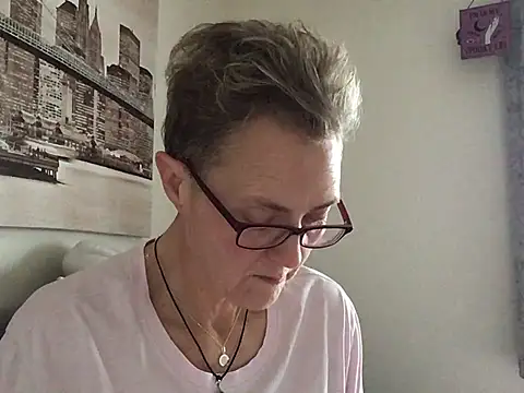 Snapshot of Curvy-Jinx chatting on 02-09-26, 08:40 Curvy-Jinx online show from 02-09-26, 08:40