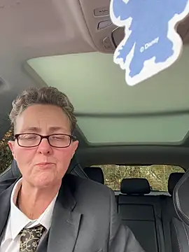 Snapshot of Curvy-Jinx chatting on 02-10-26, 11:25 Curvy-Jinx online show from 02-10-26, 11:25