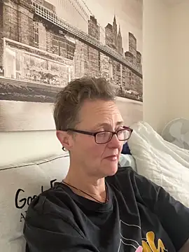 Snapshot of Curvy-Jinx chatting on 02-11-26, 11:26 Curvy-Jinx online show from 02-11-26, 11:26