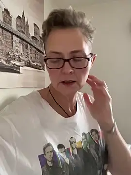 Snapshot of Curvy-Jinx chatting on 02-13-26, 08:21 Curvy-Jinx online show from 02-13-26, 08:21