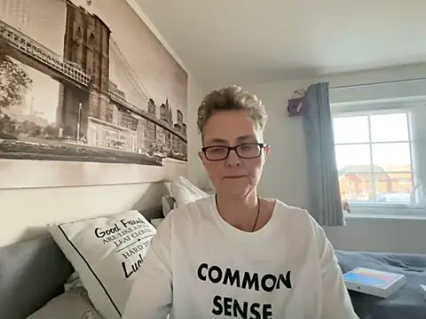 Snapshot of Curvy-Jinx chatting on 02-16-26, 08:43 Curvy-Jinx online show from 02-16-26, 08:43