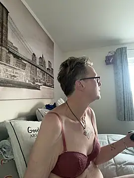 Snapshot of Curvy-Jinx chatting on 02-17-26, 08:22 Curvy-Jinx online show from 02-17-26, 08:22