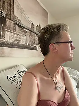 Snapshot of Curvy-Jinx chatting on 02-20-26, 09:10 Curvy-Jinx online show from 02-20-26, 09:10