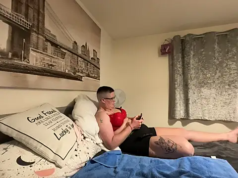 Snapshot of Curvy-Jinx chatting on 02-28-26, 07:48 Curvy-Jinx online show from 02-28-26, 07:48