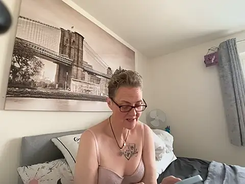 Snapshot of Curvy-Jinx chatting on 03-03-26, 11:38 Curvy-Jinx online show from 03-03-26, 11:38